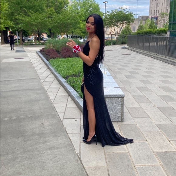 Black sequins formal dress - Picture 3 of 5